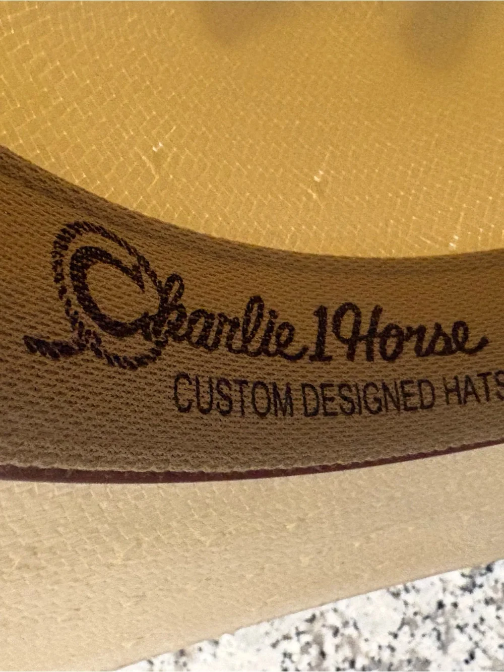 Charlie 1 Horse classic white